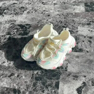 Toddler girls 2.5 to 3 years old Shoes Lace-Up Look Invisible Elastic Band White